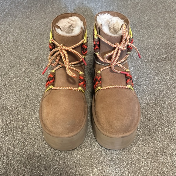 Women’s Ugg Boots - Picture 4 of 5